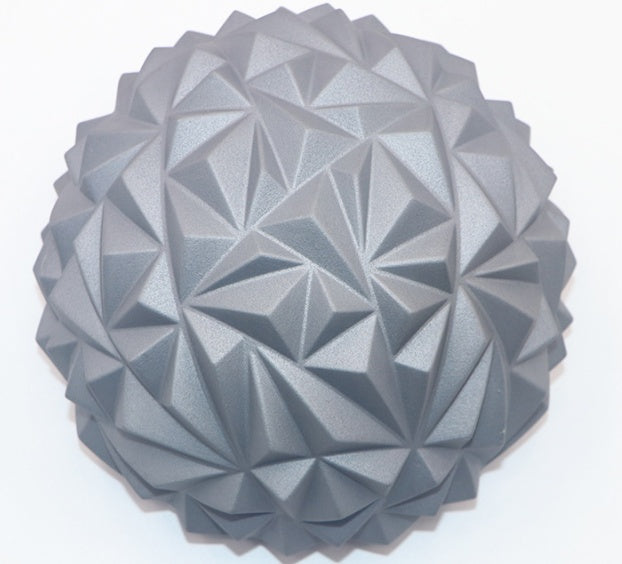 Small but seriously effective. This spiky massage ball helps target tight muscles, ease tension and support faster recovery, so you can move better, feel looser and stay ready for your next workout.