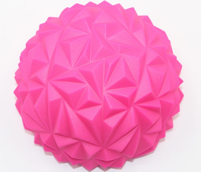 Small but seriously effective. This spiky massage ball helps target tight muscles, ease tension and support faster recovery, so you can move better, feel looser and stay ready for your next workout.
