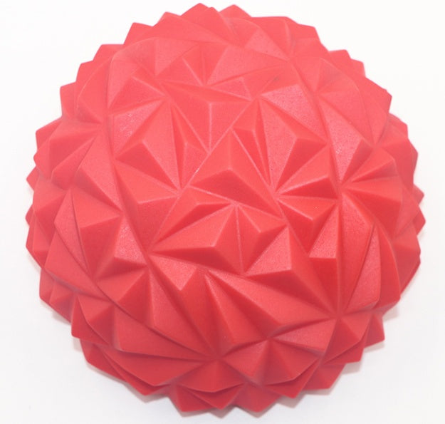 Small but seriously effective. This spiky massage ball helps target tight muscles, ease tension and support faster recovery, so you can move better, feel looser and stay ready for your next workout.