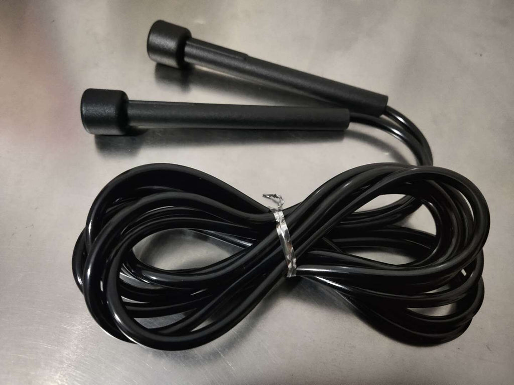 Small, simple and seriously effective. This skipping rope helps you boost cardio, burn calories and improve coordination wherever you train.