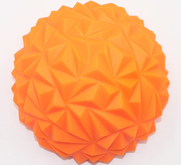 Small but seriously effective. This spiky massage ball helps target tight muscles, ease tension and support faster recovery, so you can move better, feel looser and stay ready for your next workout.
